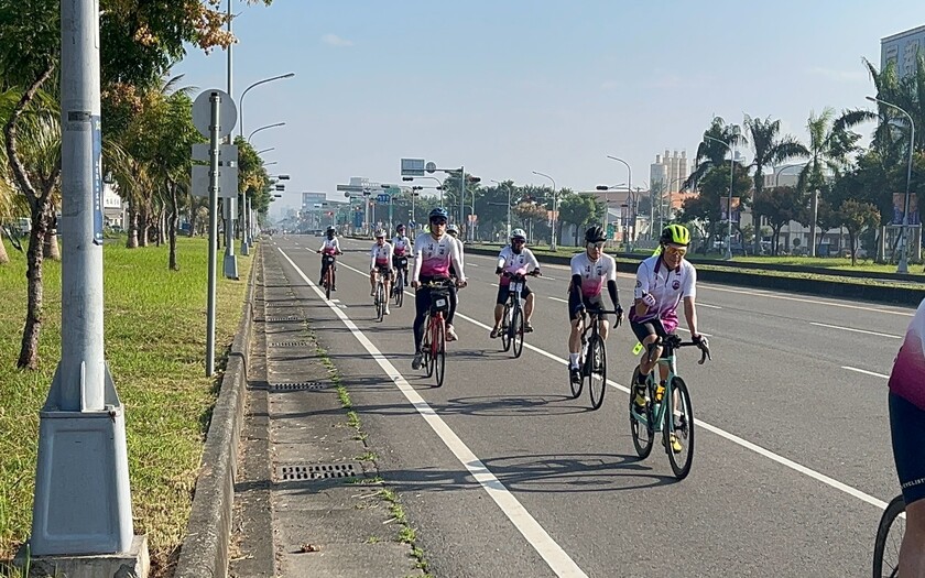 山海戀車友清大陪騎團D2騎行環島路途中。