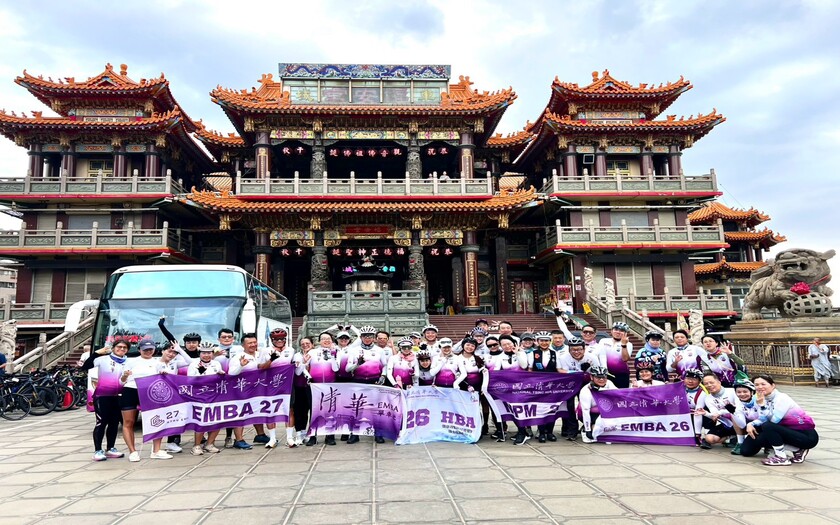 山海戀車友清大陪騎團D3騎行抵達車城福安宮，這座廟宇被譽為臺灣規模最大的土地公廟。